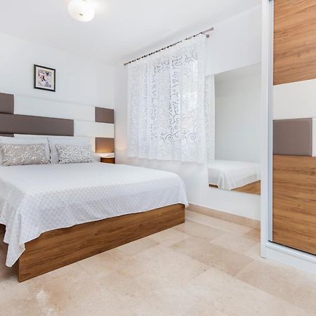 Guesthouse Santin 로비니 외부 사진