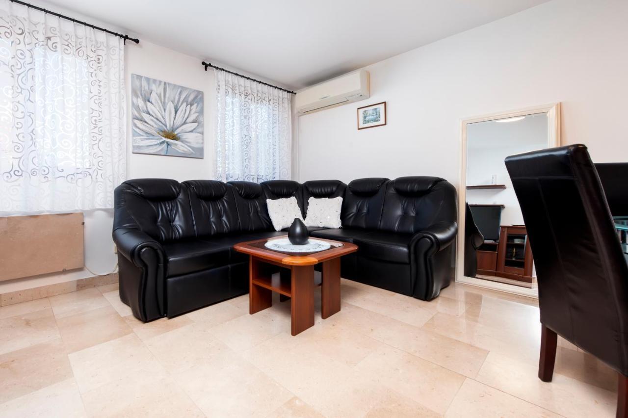 Guesthouse Santin 로비니 외부 사진