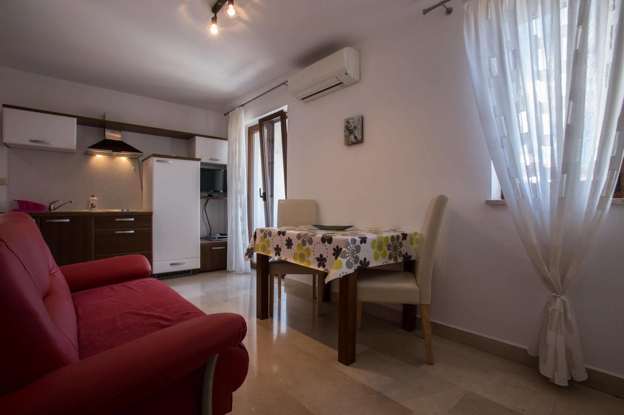 Guesthouse Santin 로비니 외부 사진